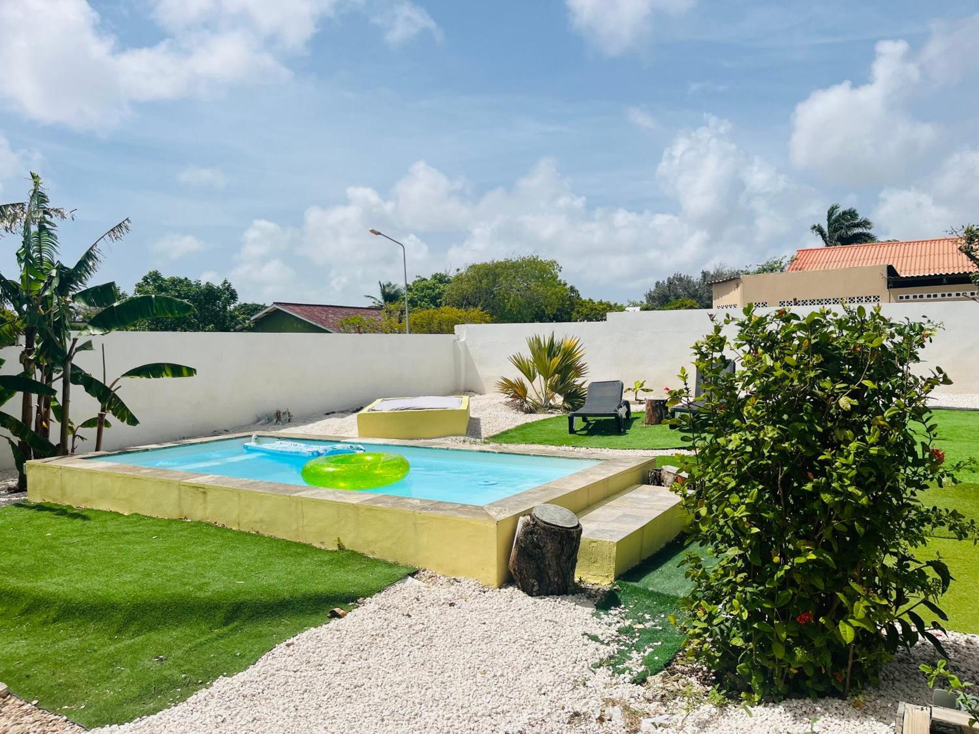 Bon Bini Kokolishi Hotel Willemstad Exterior photo